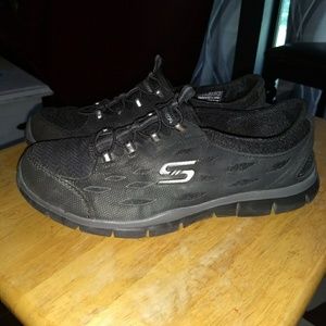 Sketchers 9.5 Black Memory Foam Shoes